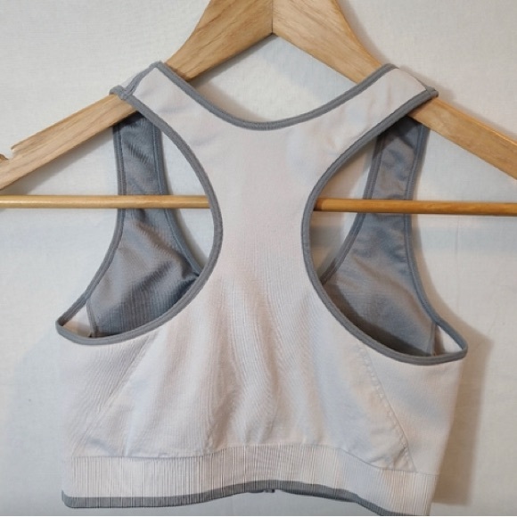 Says Large but fits like a medium Avia Racerback Front Closure Sports Bra - Picture 2 of 7